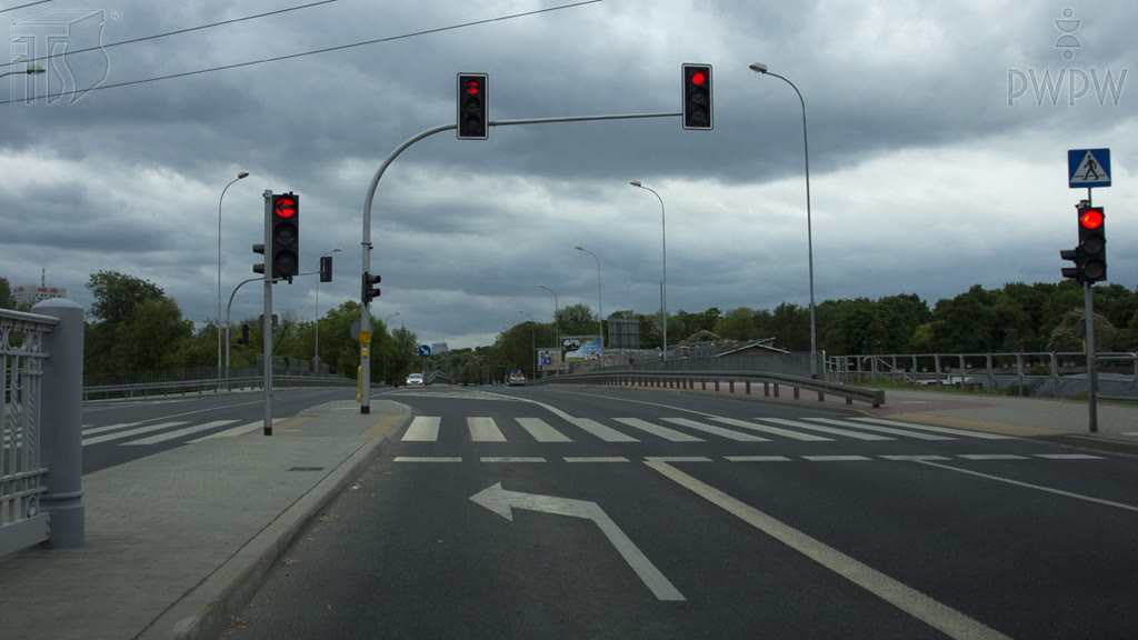 Question illustration: You have just stopped your vehicle. Did you do it in the correct place in consideration of the light signal given?