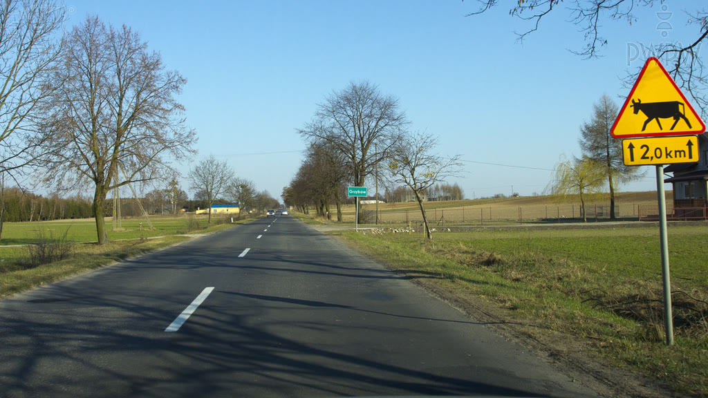 Question illustration: Are you warned in this situation of a possible encounter with farm animals on the road?