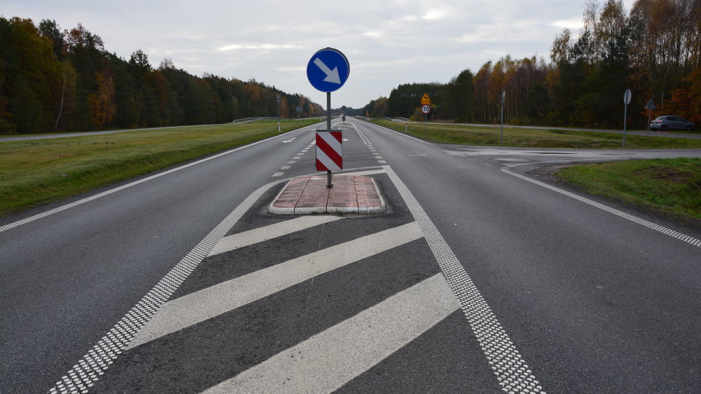 Bild zur Frage: Sollen Sie in dieser Situation an der nächsten Kreuzung rechts abbiegen?