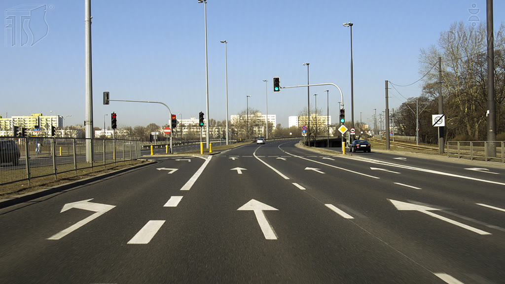 Question illustration: Are you still allowed to turn right in this situation?