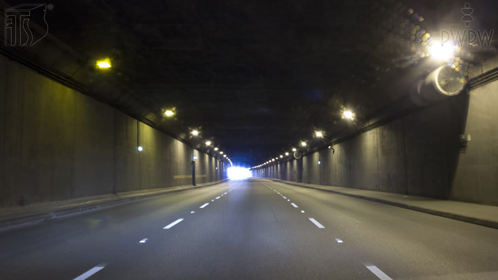 Question illustration: In this situation, can you go straight on to any lane if there are no other vehicles in the tunnel?