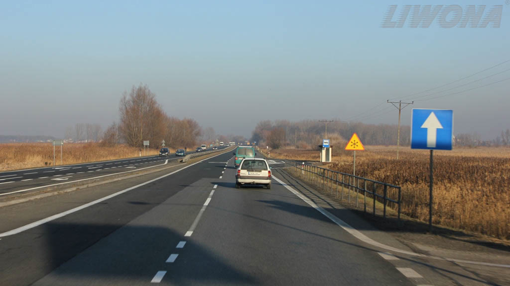 Ілюстрація до питання: Чи заборонено рух заднім ходом на дорозі з одностороннім рухом?